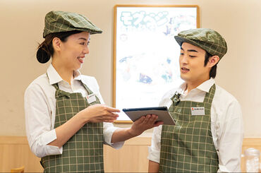 リンガーハット　伊予松前店 社員や先輩スタッフはみんな気さく♪
わからないことはなんでも気軽に聞いてくださいね★