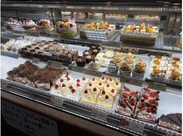 幅広い年代のスタッフが、それぞれの都合に合わせて助け合いながら働いています♪
不安なことがあれば何でも聞いてください◎