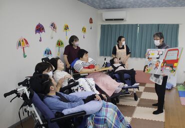 多機能型事業所　てぃーだ まずは先輩のサポートから少しずつ始めましょう。
一つずつ確実に覚えていけば大丈夫です◎
ゆくゆくは1人で業務を担当します！