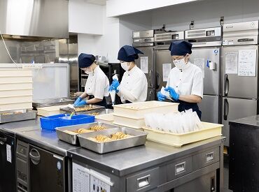 休憩中にはスタッフ同士で
楽しく談笑することも♪
いろいろな年齢の方がいるので
新し友達もできるかもしれません＊