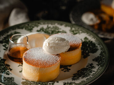 MAISON CLASSIC SALON パンケーキと紅茶が人気！
高輪ゲートウェイ直結のオシャレカフェでスタッフ大募集◎
未経験の方も大歓迎★