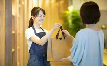 駅直結で通勤ラクラク♪
週2日～・1日5h～OK！
生活に合わせて無理なく働けます★