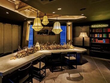 オシャレかつ上質な空間で働けるので気分が上がる◎
友達にも自慢できるバイト先★
大学生やフリーターが活躍中です！