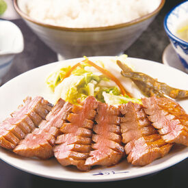 牛たん炭焼　利久　有明ガーデン店 福利厚生◎
働きやすさ重視！
楽しく働けて、
お得な社割とお給料Get♪♪