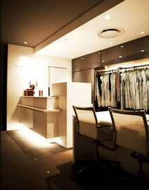 新宿三丁目駅から徒歩3分！
綺麗な店内でのオシゴト♪