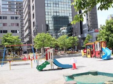 四季を感じながら公園を見守るお仕事◎
難しい作業はありません！
未経験の方も多く活躍されています
(写真は「桜田公園」です)