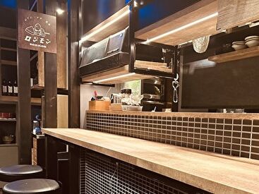 路地裏にひっそりとたたずむ隠れ家居酒屋*゜
シックな店内でオシャレに働きたい方◎
たくさんの出会いがココに!