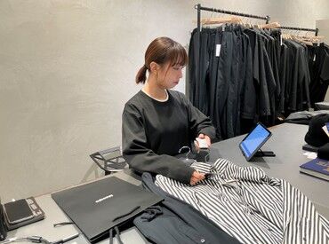 ＼待遇面も充実◎／
販売・アパレル経験や店長経験がある方は給与UP
有給や固定シフトの相談もOK！