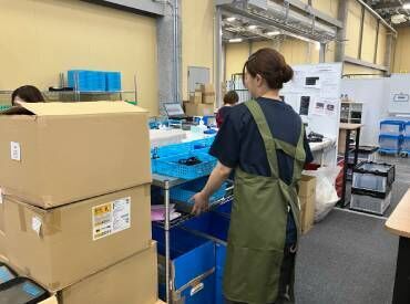 広くて綺麗な倉庫★
新設して数年とまだ新しく居心地よし◎
動きやすい私服でOK！エプロンの支給あり
※土日勤務できる方歓迎