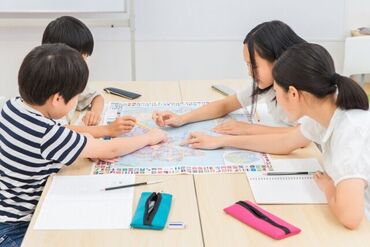 株式会社スマイルクルー （高田小学校放課後キッズクラブ） ＜*子ども達の笑顔がやりがいに*＞
保育士資格や教員免許などの資格不要◎
無資格・未経験から教育現場に携われる！
※イメージ