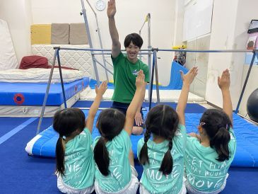 ムーヴ体操クラブ 豊中教室 子どもたちの「できた！」を間近で応援♪ 
未経験から始められる体操教室スタッフ◎
週1日・3時間～無理なく働けます！