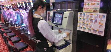 メトロ 東和田店 ＼ かんたんなことからスタート♪ ／
「いきなり全部お任せ」なんてありません！
先輩スタッフがそばでしっかりサポートします。