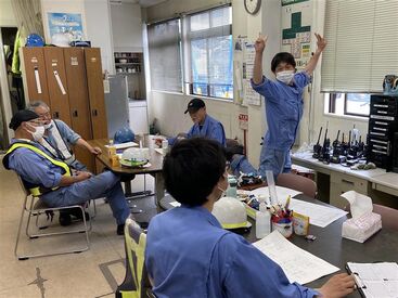 休憩室は各自したいことをしててアットホームな空間☆彡