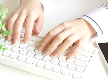 オフィスは九段下駅~徒歩1分!!
交通費も「全額」支給されるので
各方面から通いやすさバッチリ♪
※写真はイメージ