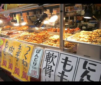 注文が入った焼き鳥などを袋に詰めていく接客のお仕事です！
