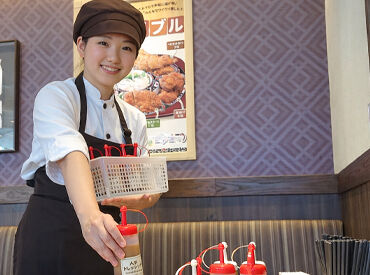 ＼みんなの連携バッチリ♪／「えっ！一気に混んできた」そんな時も”チームプレー”なので落ち着いて接客で◎