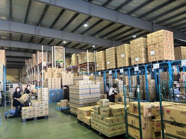 コンフェックス株式会社愛西センター 巨大倉庫でお菓子を管理しています！
ハンディ検品でピピッとするだけ！
未経験でもすぐ慣れます♪