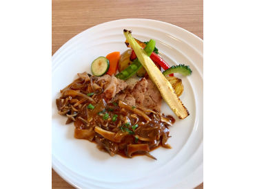 土日祝の短時間でOK！
バイトデビューの方にもオススメのカフェバイト♪