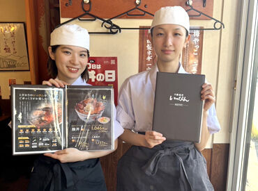十勝豚丼 いっぴん 札幌北十条店 マンツーマンでお仕事内容をレクチャー★
だからこそ、バイトデビューの方やお仕事が久しぶりの主婦(夫)さんも安心して働けます