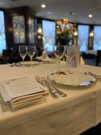 落ち着いた雰囲気の店内で、先輩もみんな優しいから初めてでもすぐ馴染めます！
高時給＆自由シフトで自分のペースで働けます♪