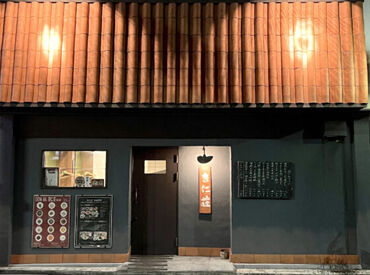 どちらの店舗も大通りから1本入った所にあります！
隠れ家のようなオシャレなお店◎
暖色系の優しい明りの中で落ち着いて接客♪
