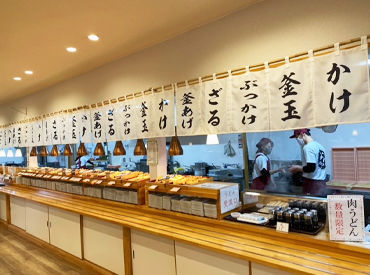 なりや高松東店 現在は女性8名、男性3名が活躍中！
40～50代の方多数◎
スタッフ同士の仲が良く、
和気あいあいと働いています♪