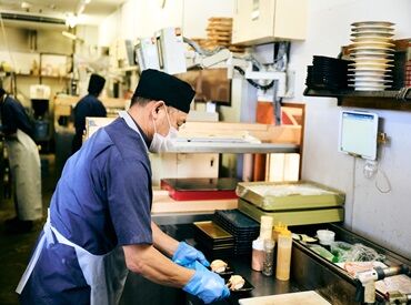海鮮特急レーン寿司じじや 八幡西店 ＼学生活躍企業／
高校生・専門学生・大学生、皆さん活躍中！
シフトが調整しやすい！まかないが美味しい！など魅力がいっぱい♪