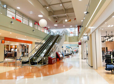 三井不動産商業マネジメント株式会社 家族連れで賑わうアウトレットを
裏側から支えるお仕事♪
シフトは希望に合わせて調整OK！