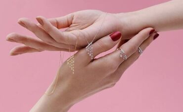 ジュエリーブランド
AHKAH(アーカー)