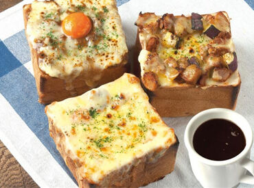 ＼未経験OK／
初バイト＆お仕事のブランクがある方も大歓迎♪
オーダーの取り方や
メニューについても丁寧にお教えします♪