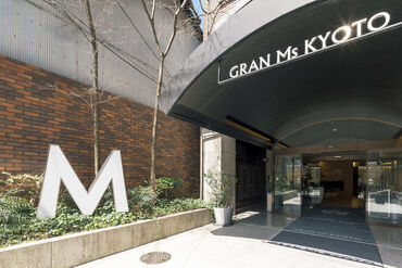 『面接は深夜も対応』
忙しいアナタを応援!
バイトやサークル終わりなど、、
深夜0時~朝7時の
時間帯の面接もOKです◎