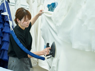 ≪やりがいのあるお仕事≫
ウエディングドレスや着物など、
日常では触れることのない
衣装のクリーニングを行う会社です！