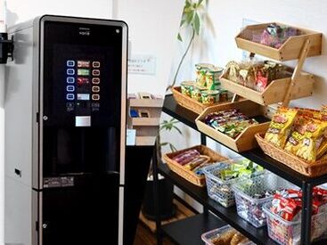 "あったらいいな"が詰まってます♪
◆ドリンクサーバー完備
◆スポドリ&冷却グッズ支給
◆お菓子も配布
◆作業用のイス完備