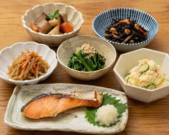 ファッション人材リンク株式会社【FJL】 ﾟ*｡☆ NEWスタッフ募集 ☆。*ﾟ
【和食惣菜が揃う人気のお店】
20代～50代の女性スタッフ活躍中♪
経験を活かして高時給◎
