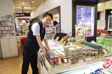 諏訪湖サービスエリア　上り線 売店では信州のお土産や各種定番商品を販売しています。
