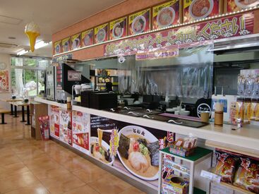 ラーメンとん太 蓮台寺店　（株式会社秀穂） ラーメンとん太蓮台寺PA店は食券制で安心！洗い場からスタート！
慣れてきたら、徐々にできることを
増やしていきましょう！