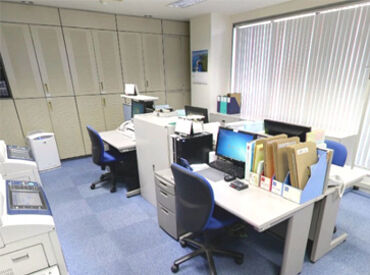 服装はオフィスカジュアルでOK!
自分らしく働けます◎