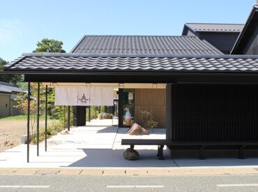 和紙の店　紙遊 創業182年の歴史ある会社が運営する
おしゃれな和紙専門店に隣にオープンしたカフェでのお仕事です！