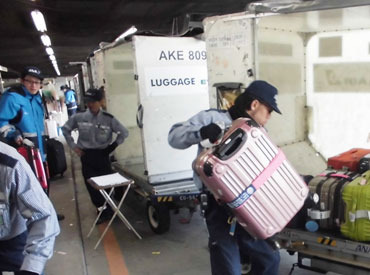 学生・フリーター・主婦（夫）・シニアの方までまで、幅広く大募集！！
空いた時間を有効活用してみませんか？