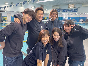 実はスタッフの半数以上が
未経験からのスタートなんです♪
「水泳は学生ぶりだから…」
なんて心配は必要ありません！