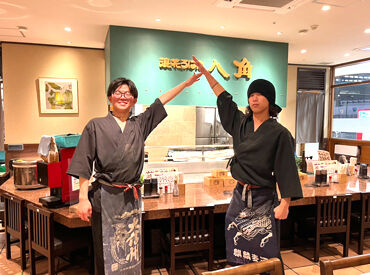 浪花ろばた 八角 光明池店 木がふんだんに使用された店内！常連のお客様も多く
「美味しかったよ」「また来るね～」と
声をかけてもらえるやりがい♪