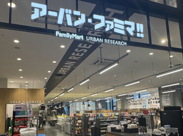 アーバン・ファミマ虎ノ門ヒルズビジネスタワー アーバンリサーチが運営する虎ノ門ヒルズ ビジネスタワー内のファミマ！！
業界初のアパレルとコンビニのコラボ店舗です◎