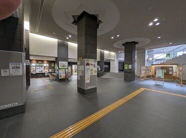 旭区民センター 「手伝うことはない？」「助かるよ！」と
お互いに声を掛け合いながら業務を進めています！
チームワーク抜群の職場です◎