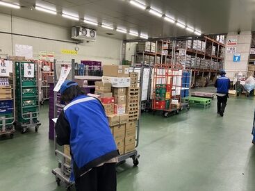 南日本運輸倉庫株式会社　千葉第二営業所 20～50代まで幅広い世代が活躍中！
「久しぶりに仕事復帰したい」
「モクモク作業が得意」など
応募理由はなんでもOK！