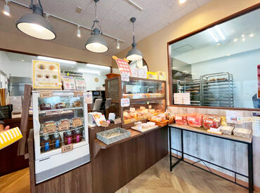 M's Sweets  《完全未経験スタート大歓迎♪》
製造だけでなく、販売も覚えていくので、
お客様の笑顔を直接見られる喜びも感じられます！