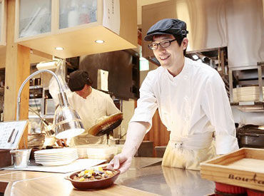 バル・リカ・セルヴェッサ　イクスピアリ 舞浜 ＼未経験歓迎／
先輩や店長が良く褒めてくれる社風だから…
自然と頑張れる♪
駅チカなのも嬉しいポイント！