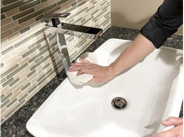 勤務時間は[9:30～15:30]
朝早すぎず、日中にはお仕事終了♪
プライベートも充実・家事や育児とも両立しやすい◎