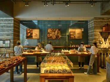 BOUL'ANGE(ブールアンジュ) 梅田高架下店　※12月9日新規OPEN お客様とスタッフの笑顔があふれるステキなお店★
人と話すことが好きな方にピッタリ！
バイトデビューにもおすすめです◎