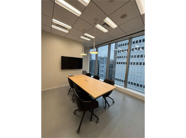 2月23日に移転したばかり!!!
ピカピカの綺麗なオフィスで勤務できます♪
なんと駅目の前の好立地★