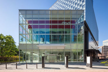 勾当台公園駅から徒歩5分！
周辺には飲食店、ショッピング施設があるので
バイト前後にお買い物もできます◎